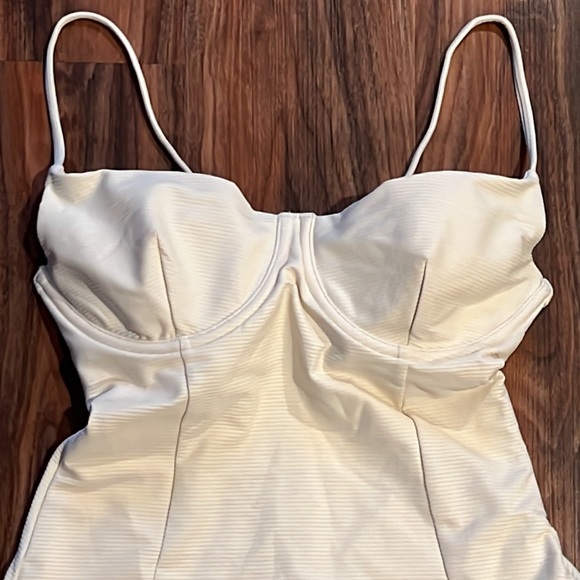 Onia High Leg Isabella One Piece - Picture 7 of 16